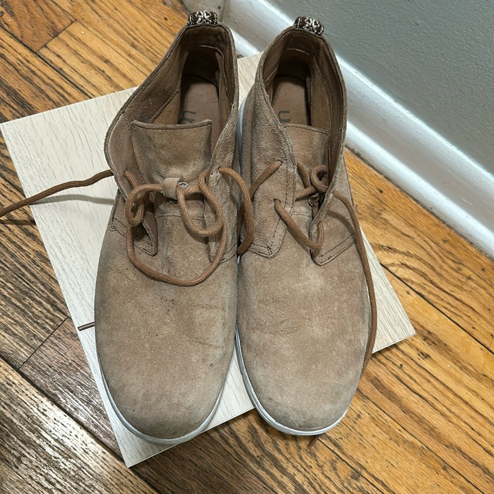 Men’s Ugg brown suede Chukka boots size 11
